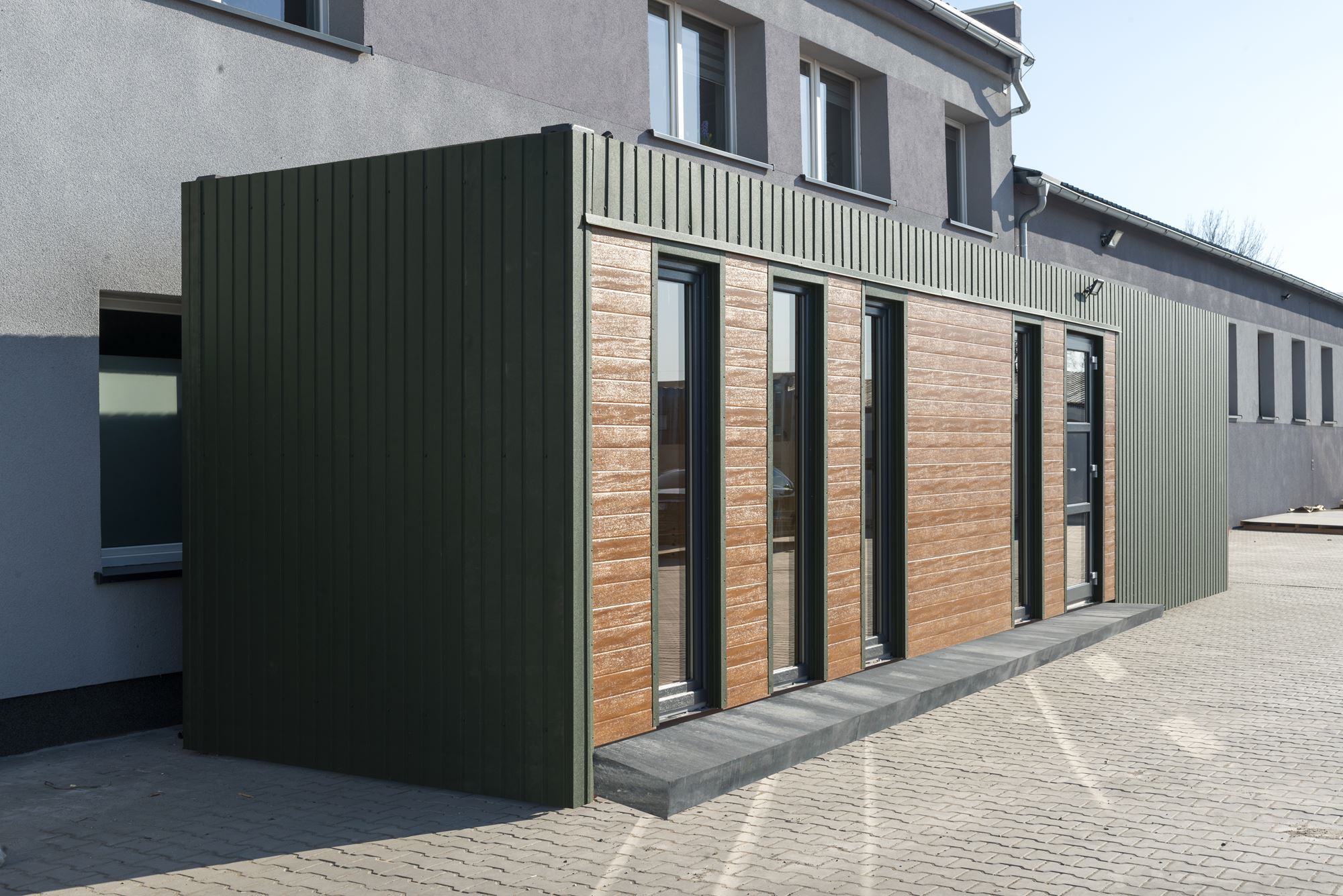 Petit pavillon de chasse avec chambre froide intégrée Petit pavillon de chasse avec chambre froide intégrée
